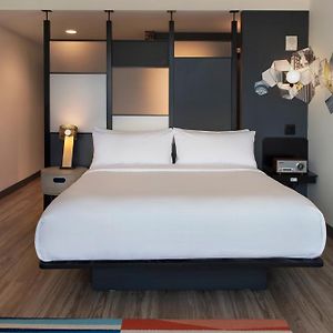 Aloft Guest room 1 King